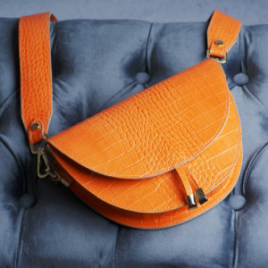 ABAKUS спорттық жастар мен әйелдер сөмкелерін ұсынады